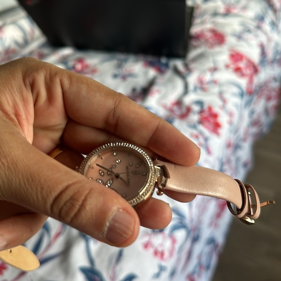 Michael kor’s pink leather strap watch - Picture 6 of 6